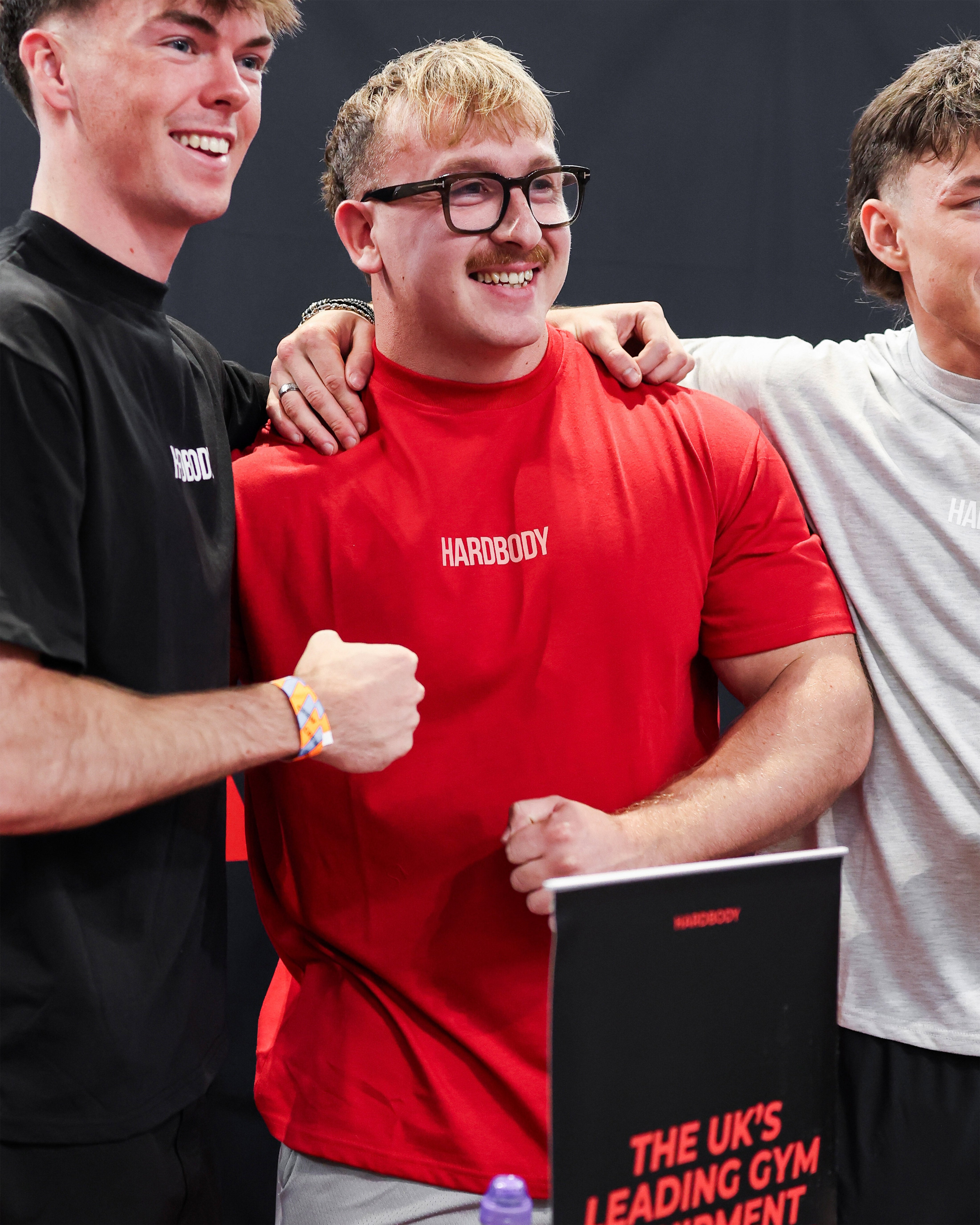 Lift The World T-Shirt Red